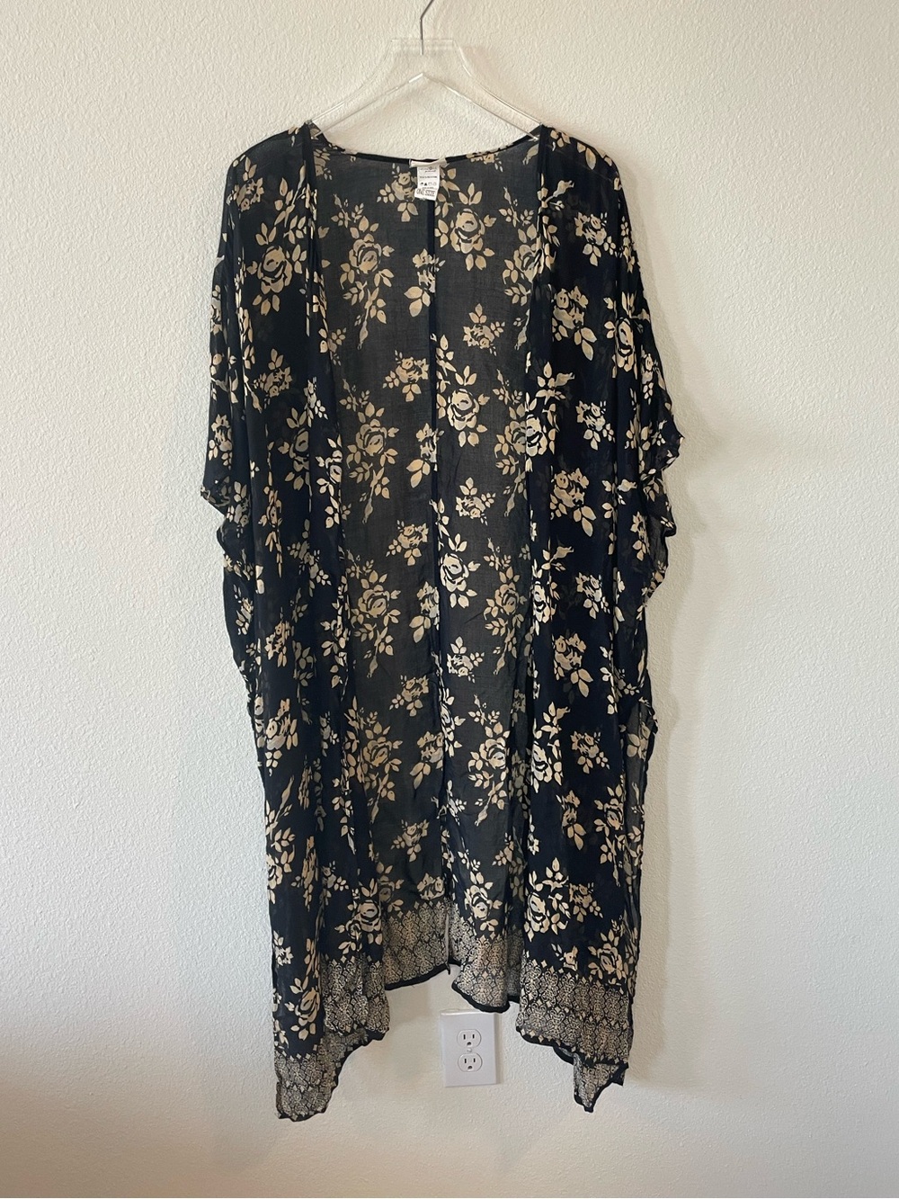 Natural Life Kimono Black and Cream Floral